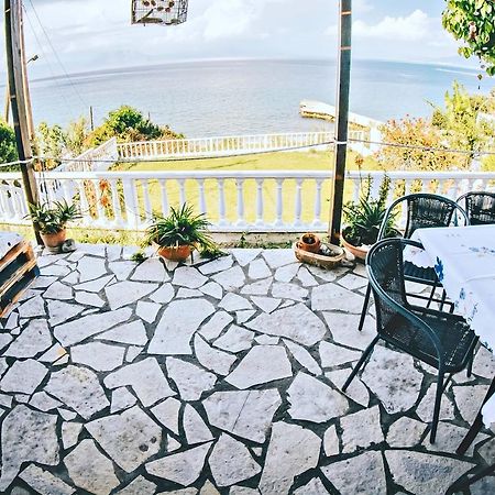 Villa Galanis By The Sea Niforeika Exterior foto